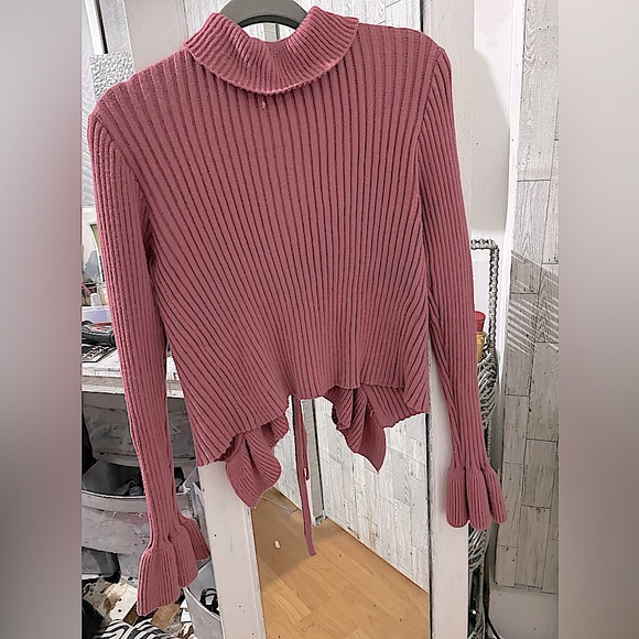 Contemporary soft fluffy Flattering over sweater - Picture 4 of 11